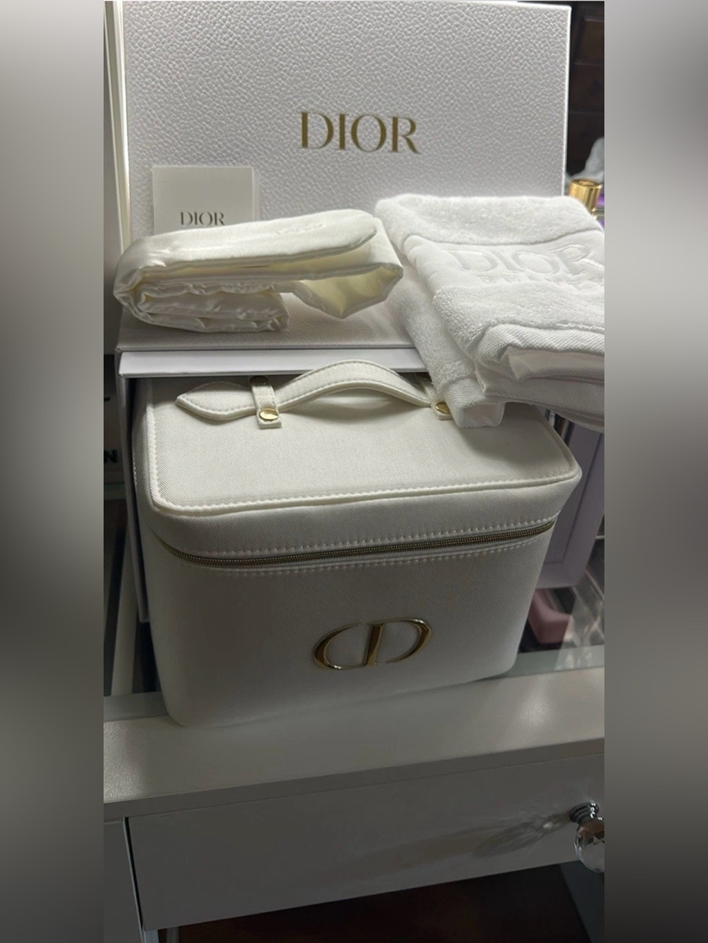 DIOR Platinum VIP Gift Set Vanity Case,Towel,Headband,Hyalushot Full Size
